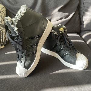 Adidas women superstar up shoes size 6! Worn once!